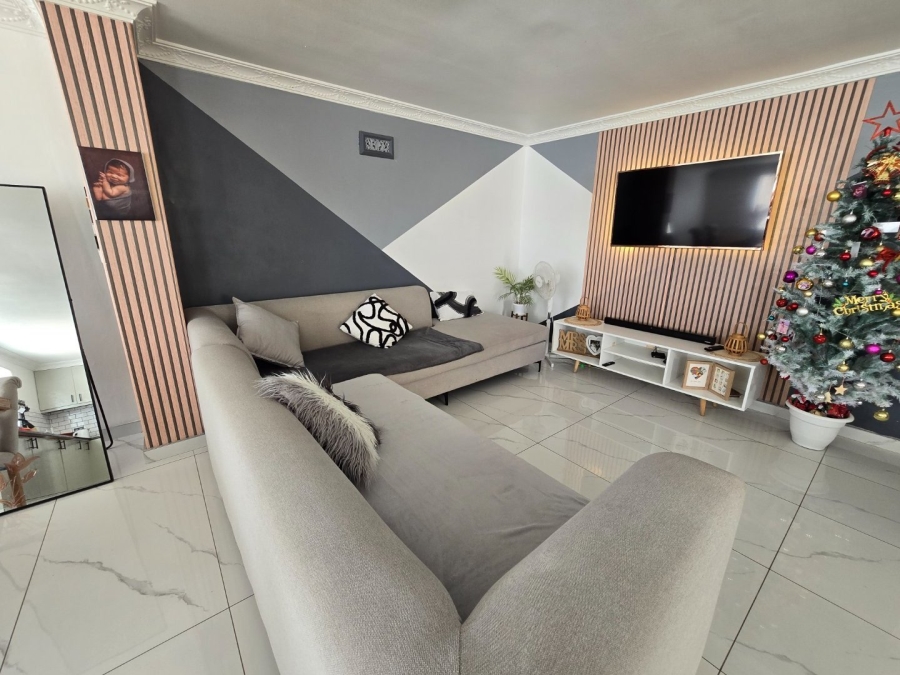 5 Bedroom Property for Sale in Portlands Western Cape